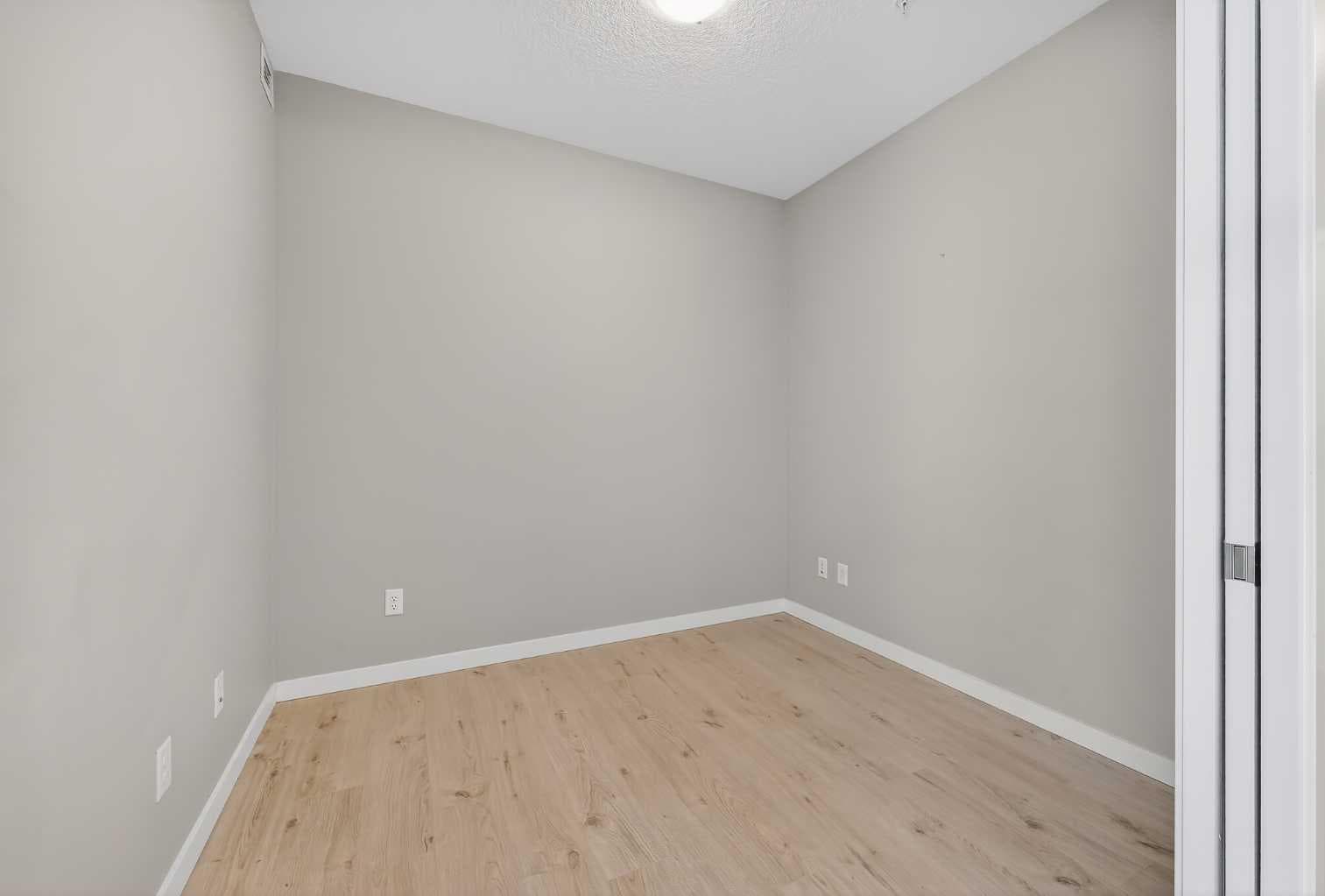 407, 122 Mahogany Centre SE