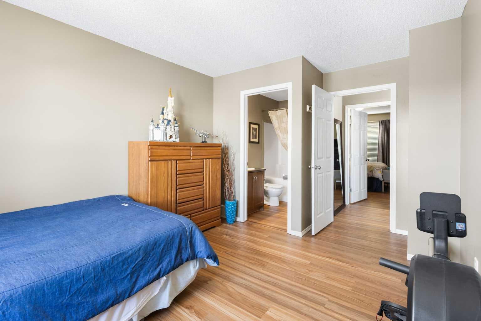 241 Elgin Gardens SE