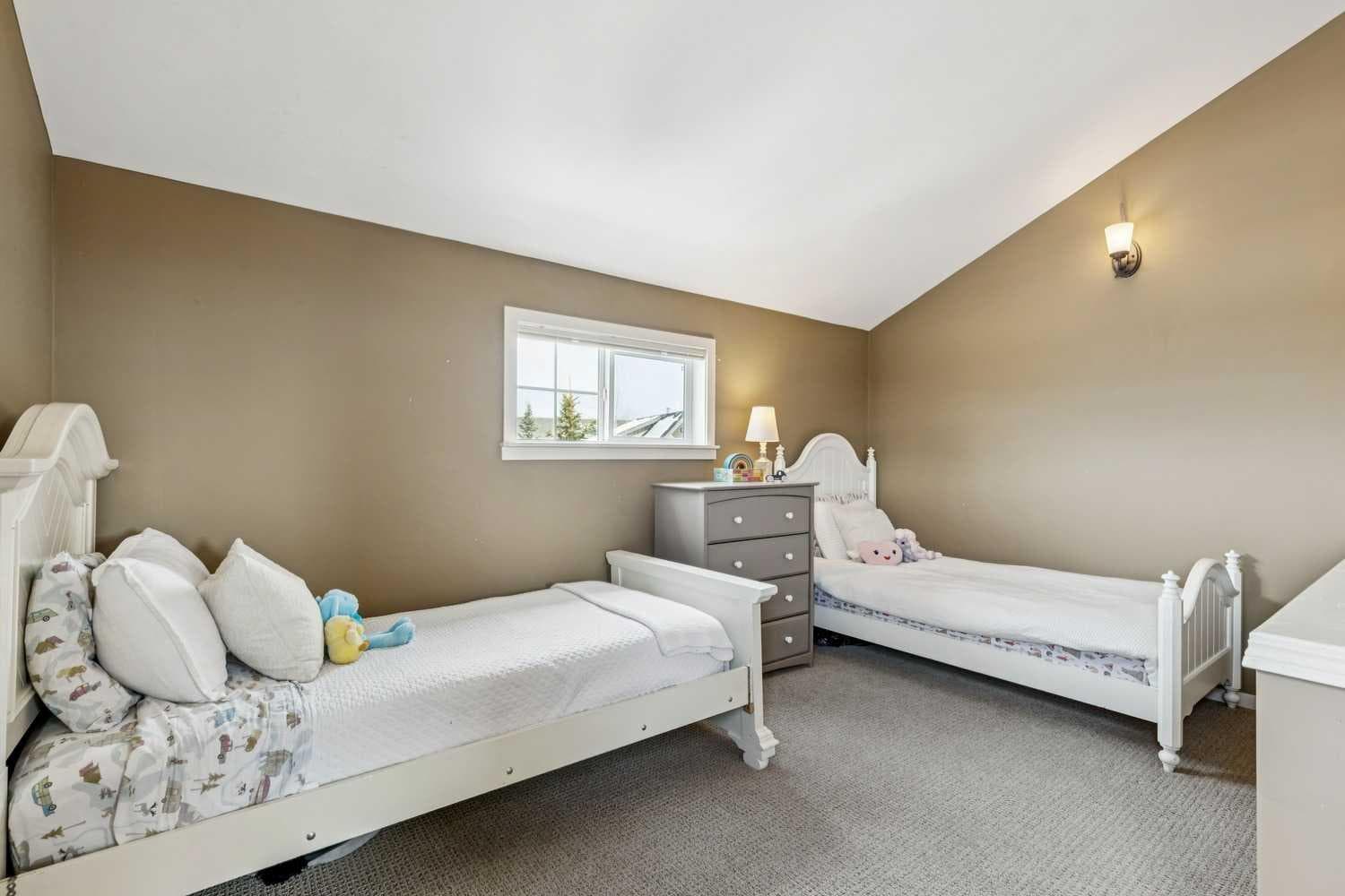 240 Cottageclub Crescent 