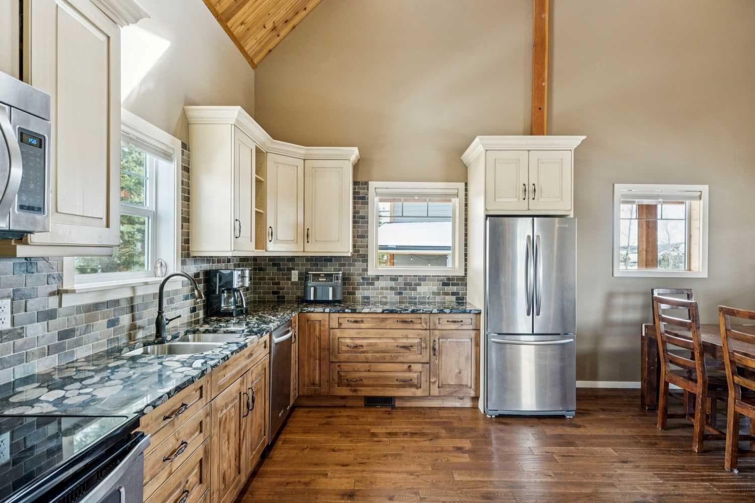 240 Cottageclub Crescent 