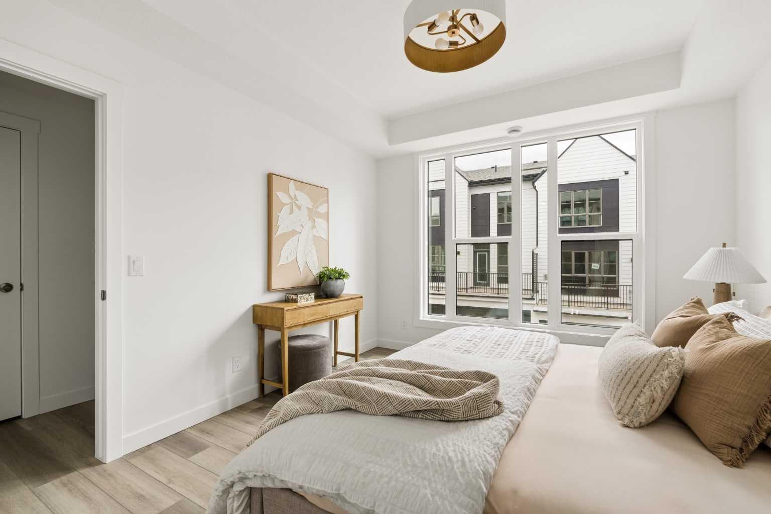 605 Sovereign Common SW