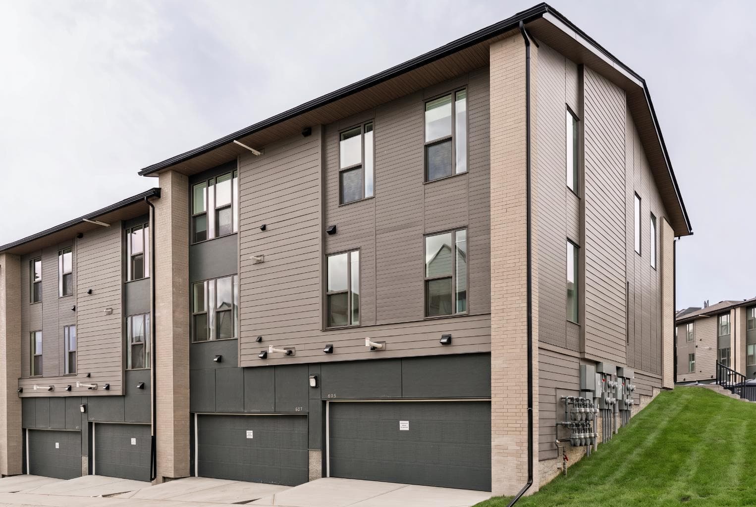 605 Sovereign Common SW