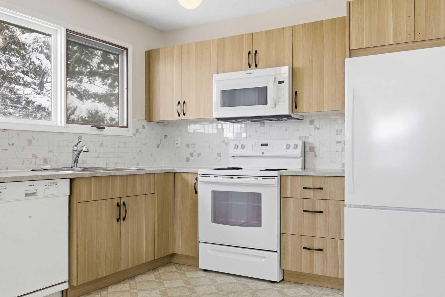 32 Fonda Mews SE