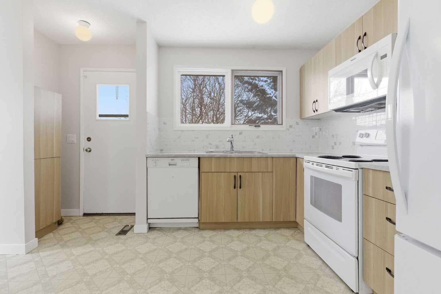 32 Fonda Mews SE