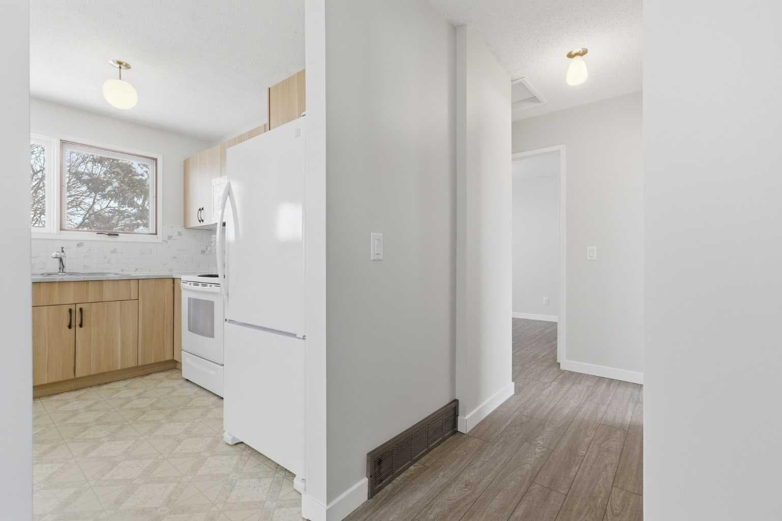 32 Fonda Mews SE