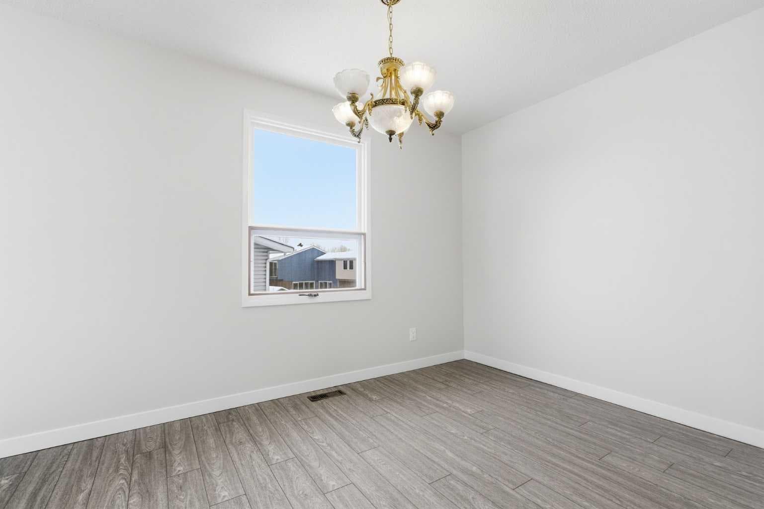 32 Fonda Mews SE
