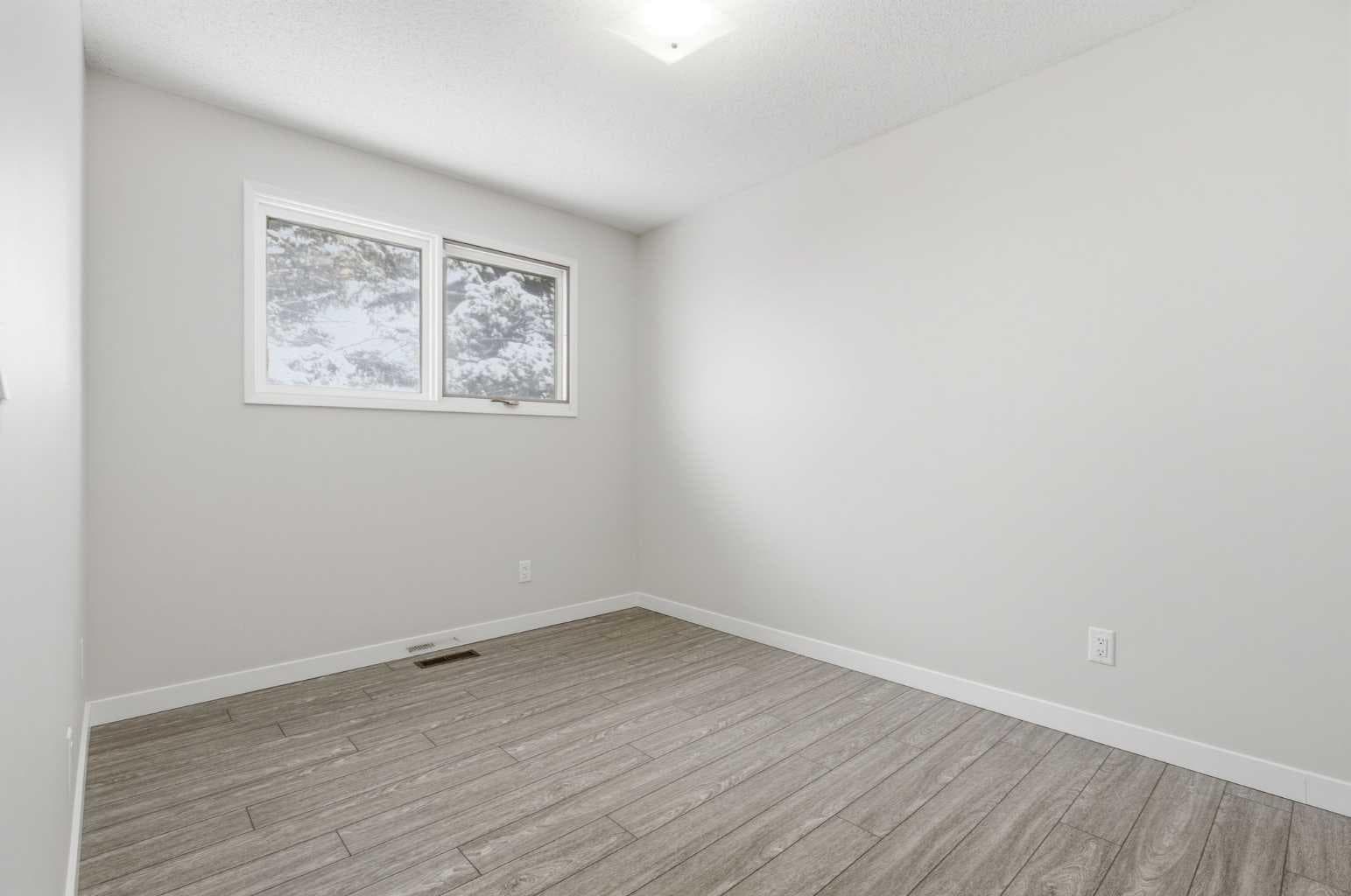 32 Fonda Mews SE