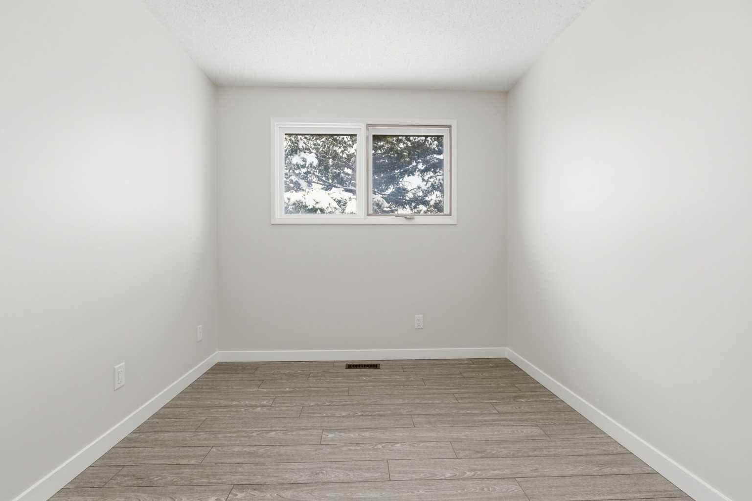 32 Fonda Mews SE