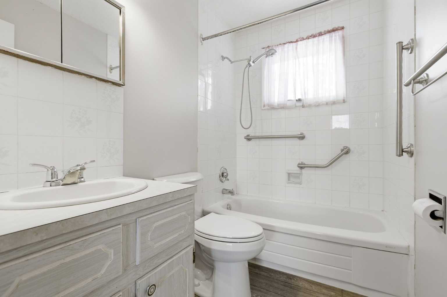 32 Fonda Mews SE