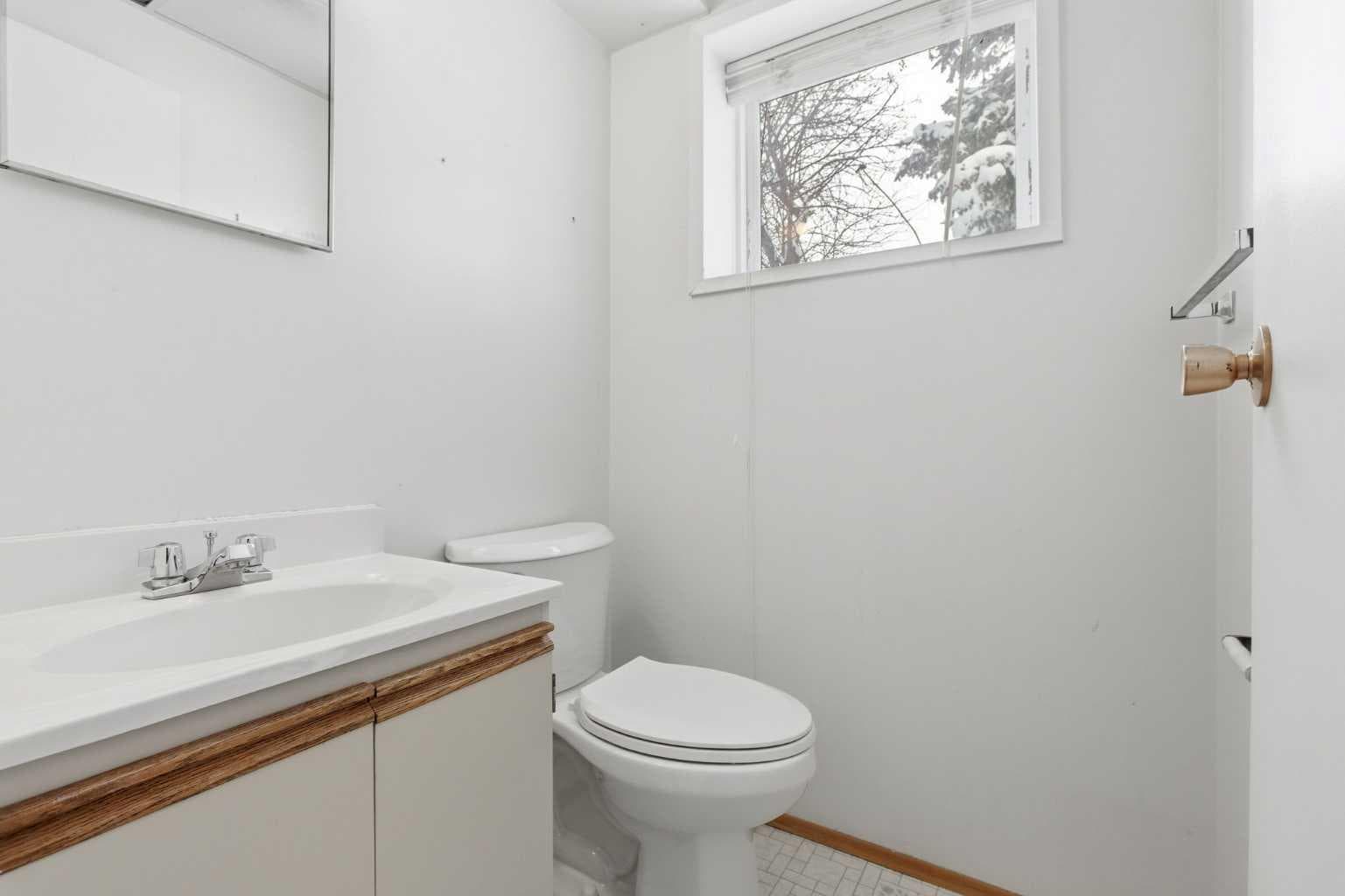 32 Fonda Mews SE