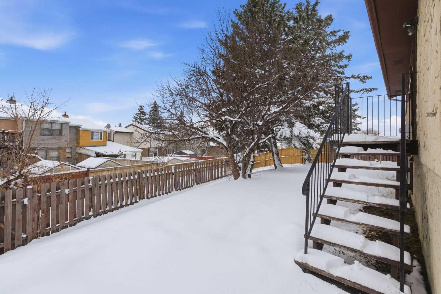 32 Fonda Mews SE