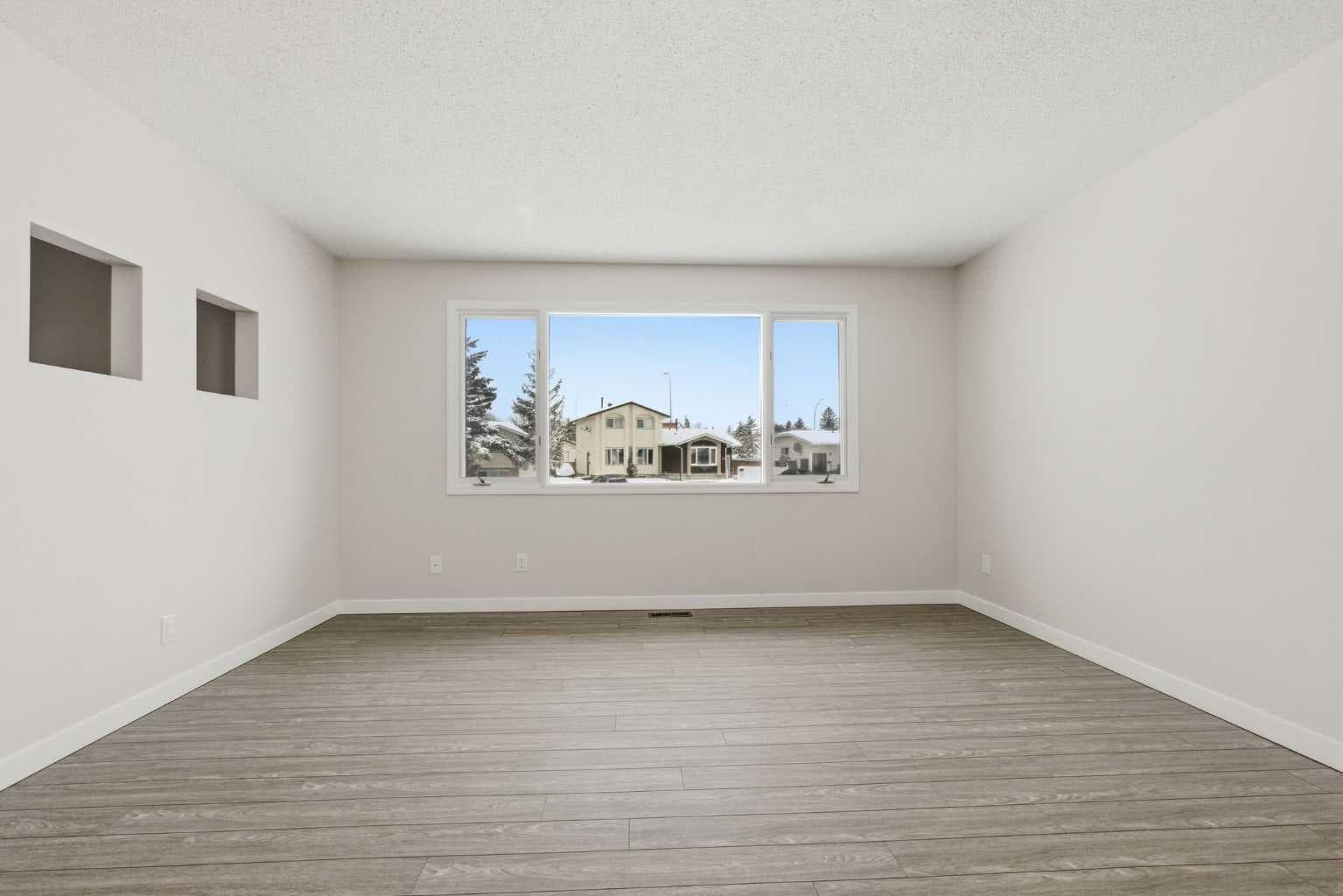 32 Fonda Mews SE