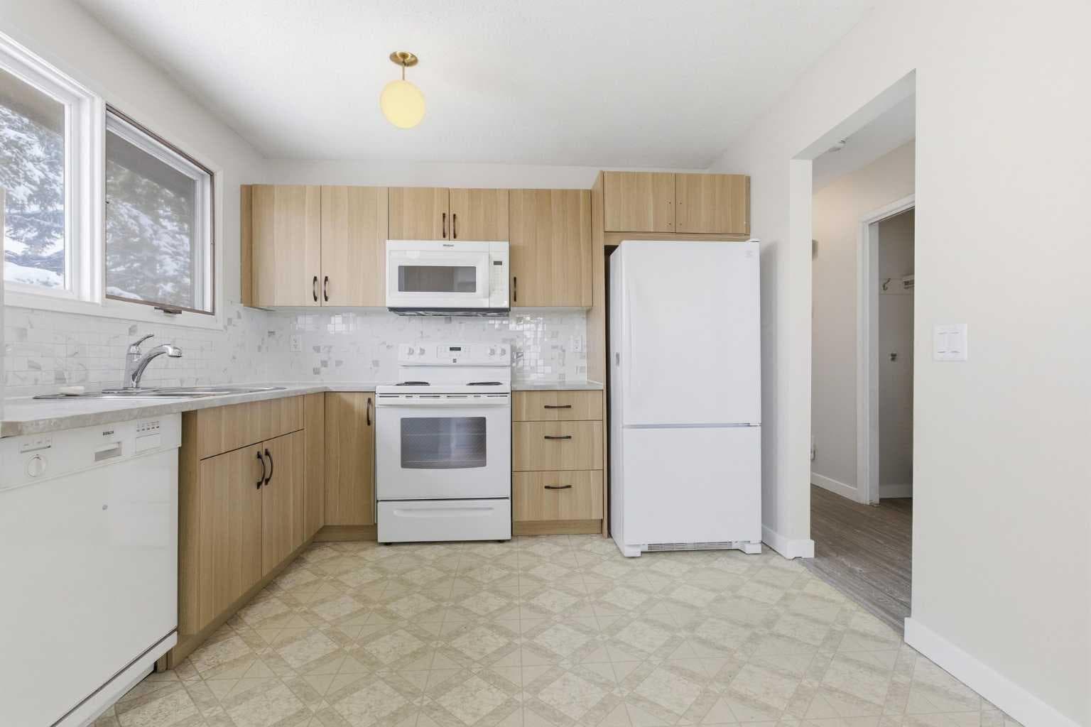 32 Fonda Mews SE