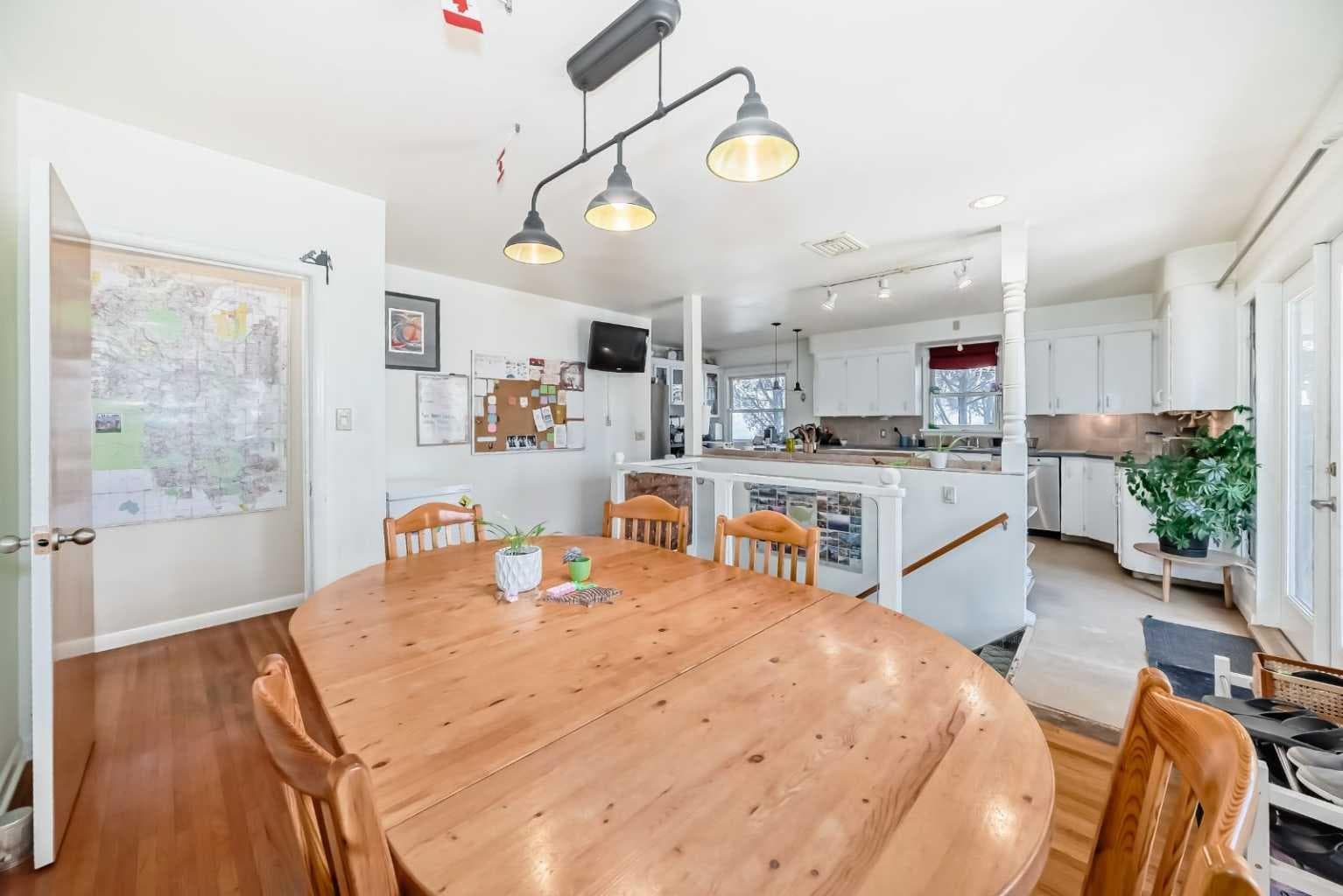 2328 Capitol Hill Crescent NW