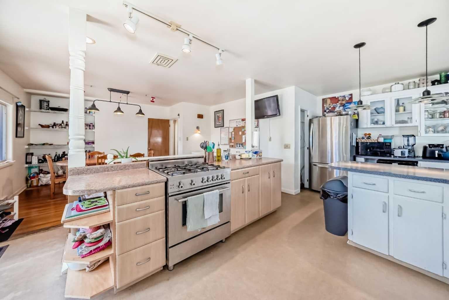 2328 Capitol Hill Crescent NW