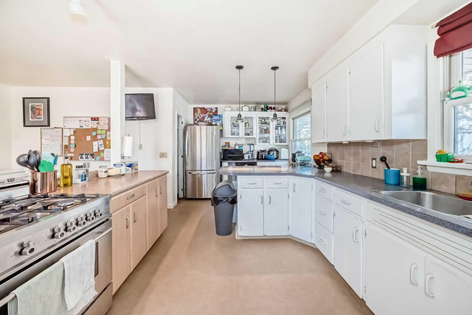 2328 Capitol Hill Crescent NW