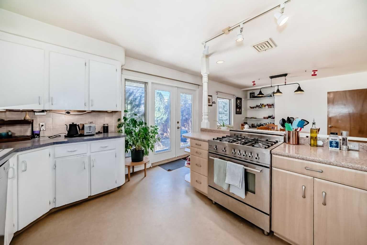 2328 Capitol Hill Crescent NW