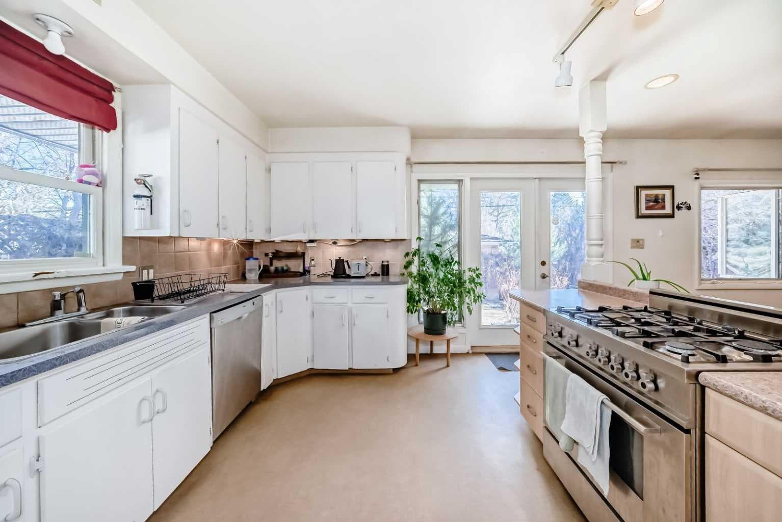 2328 Capitol Hill Crescent NW