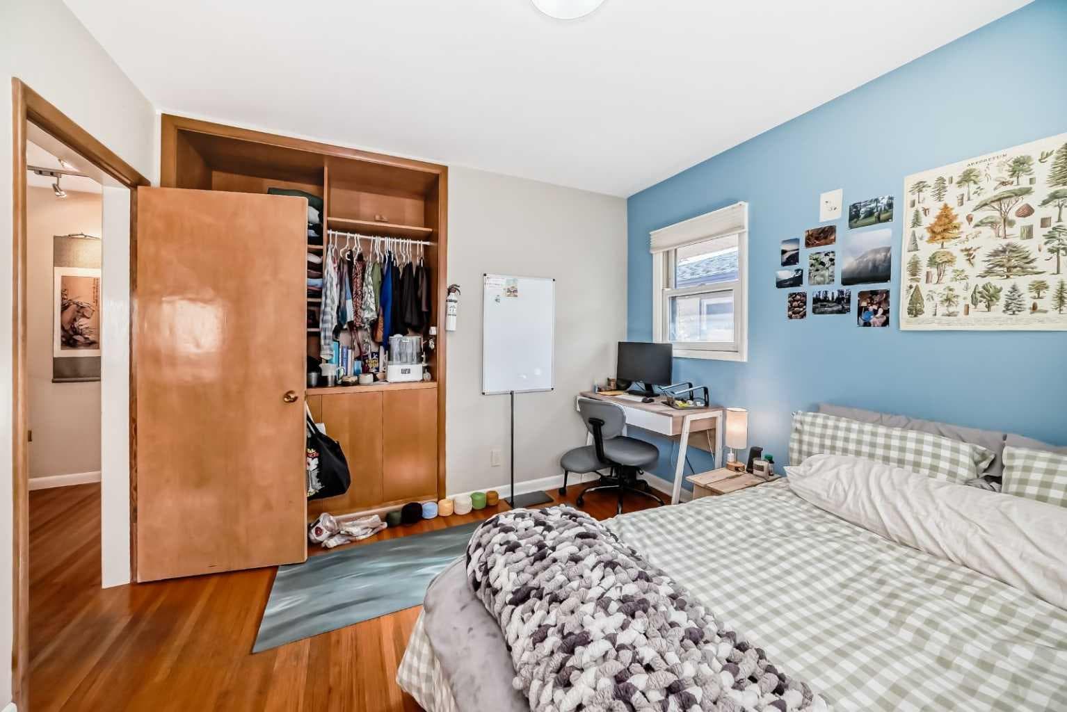 2328 Capitol Hill Crescent NW