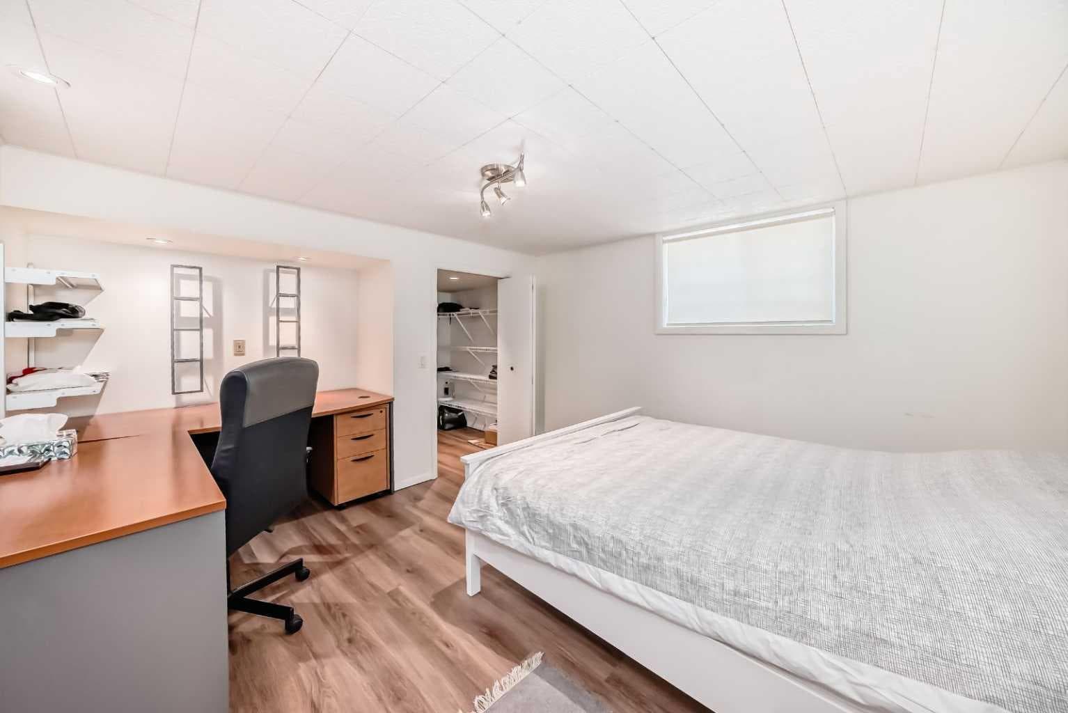 2328 Capitol Hill Crescent NW