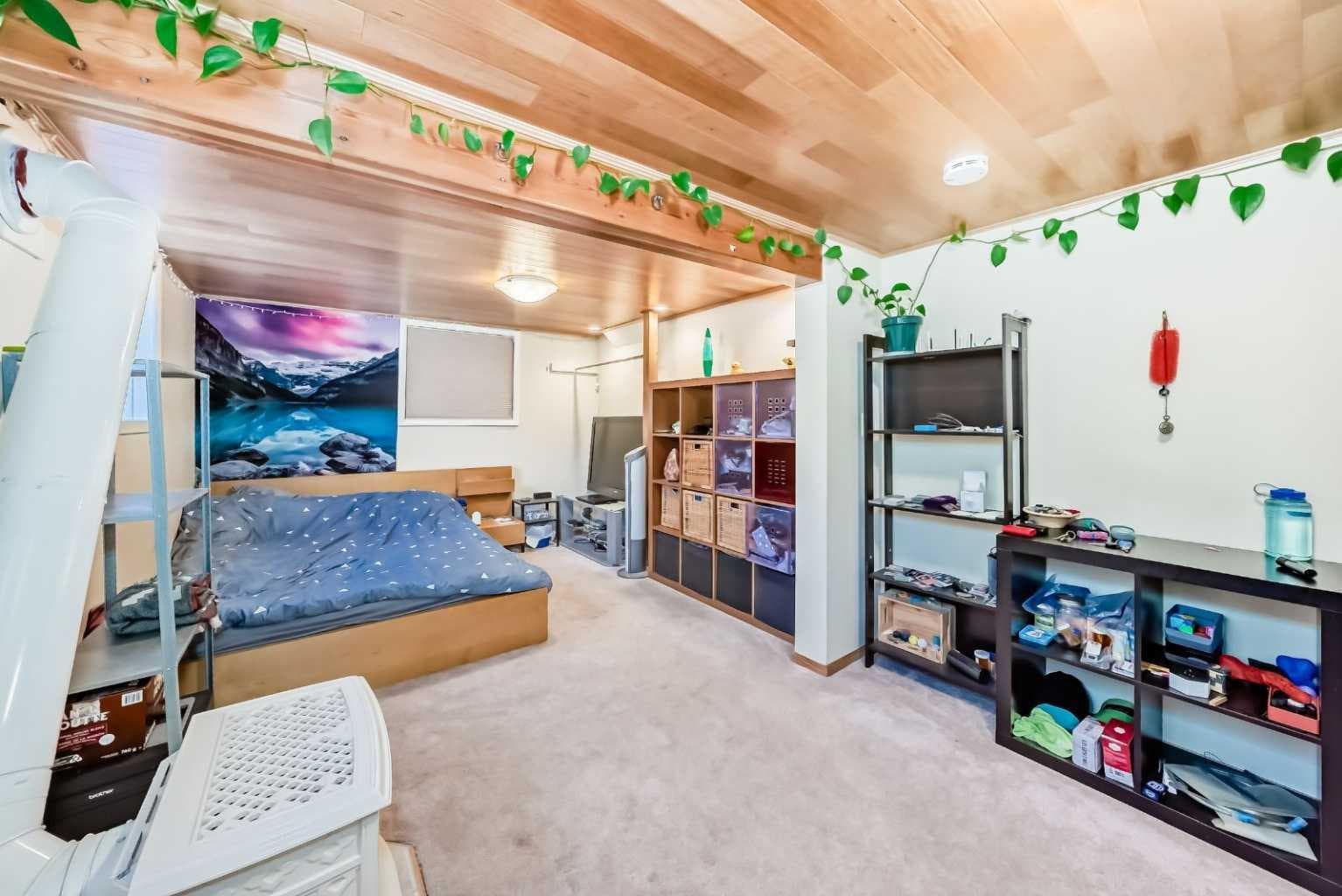 2328 Capitol Hill Crescent NW