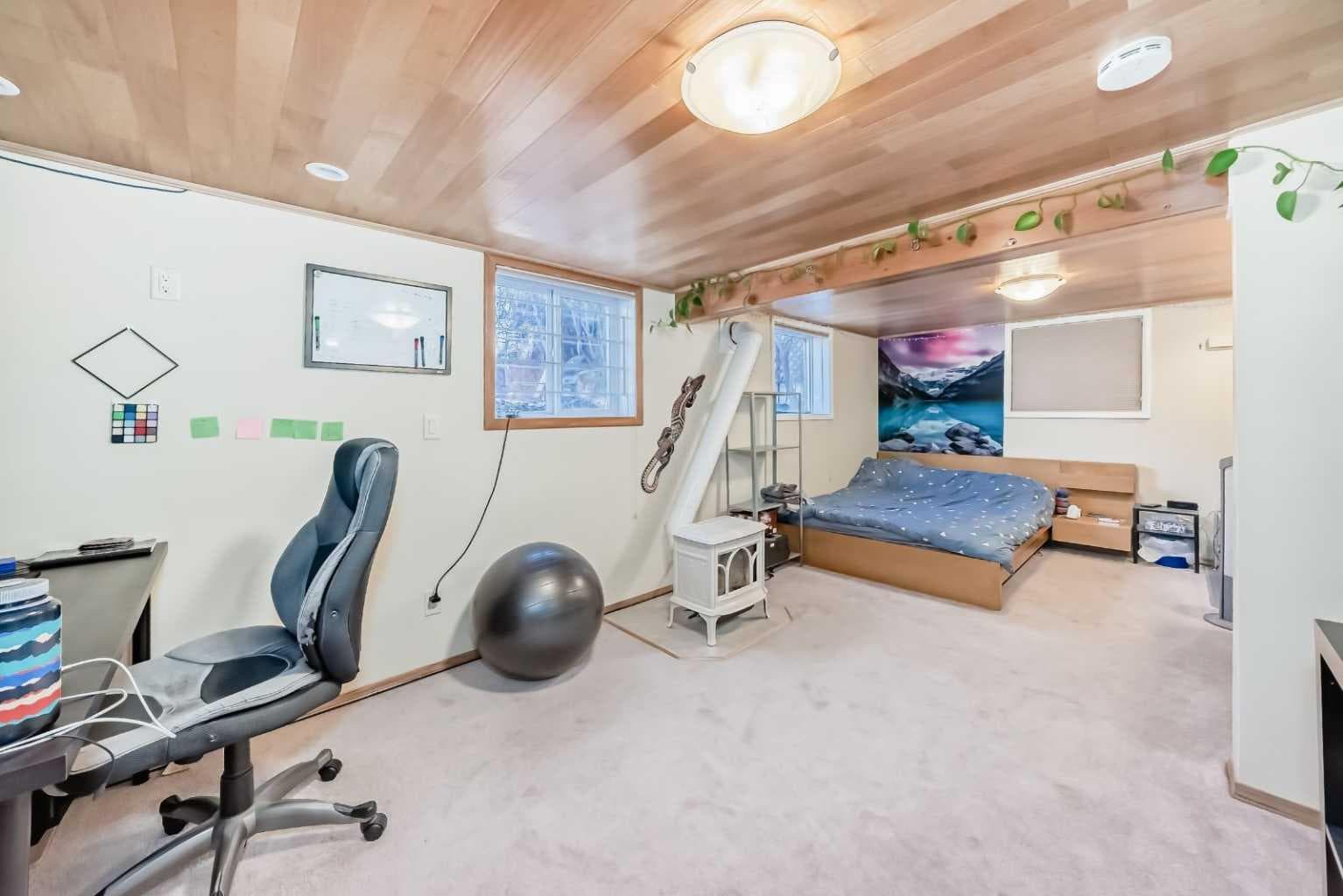 2328 Capitol Hill Crescent NW