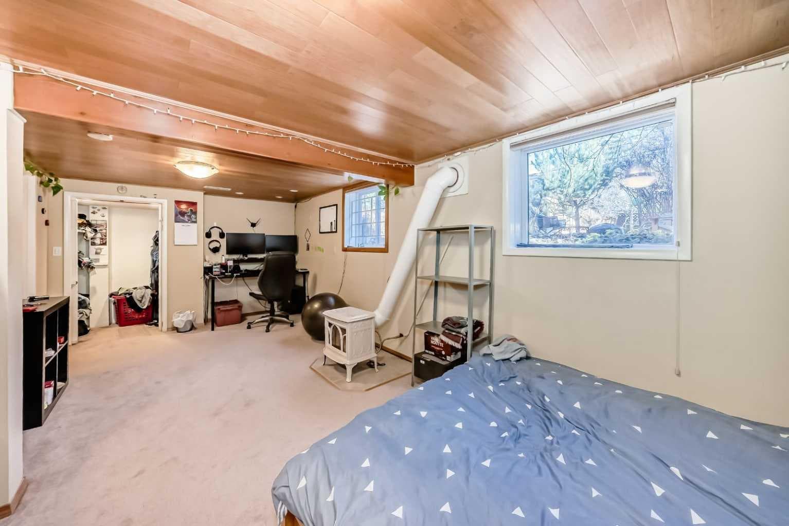 2328 Capitol Hill Crescent NW