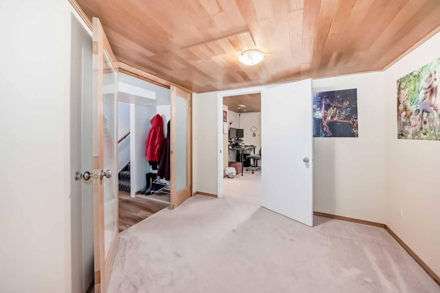 2328 Capitol Hill Crescent NW