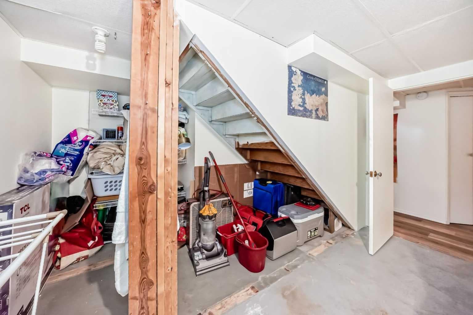 2328 Capitol Hill Crescent NW