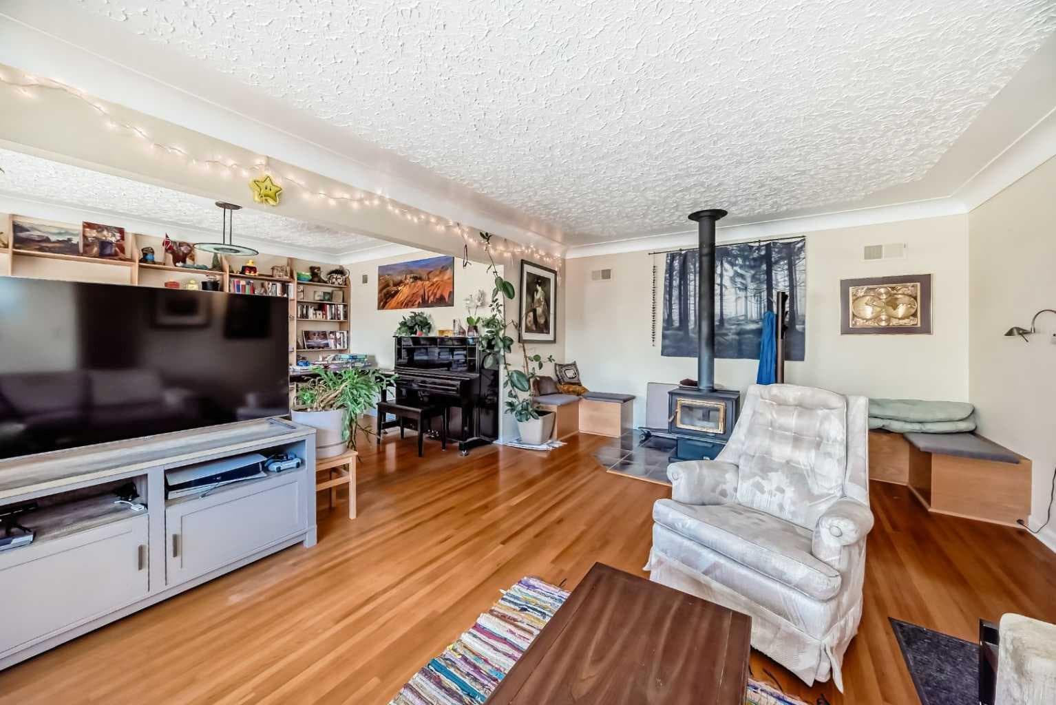 2328 Capitol Hill Crescent NW