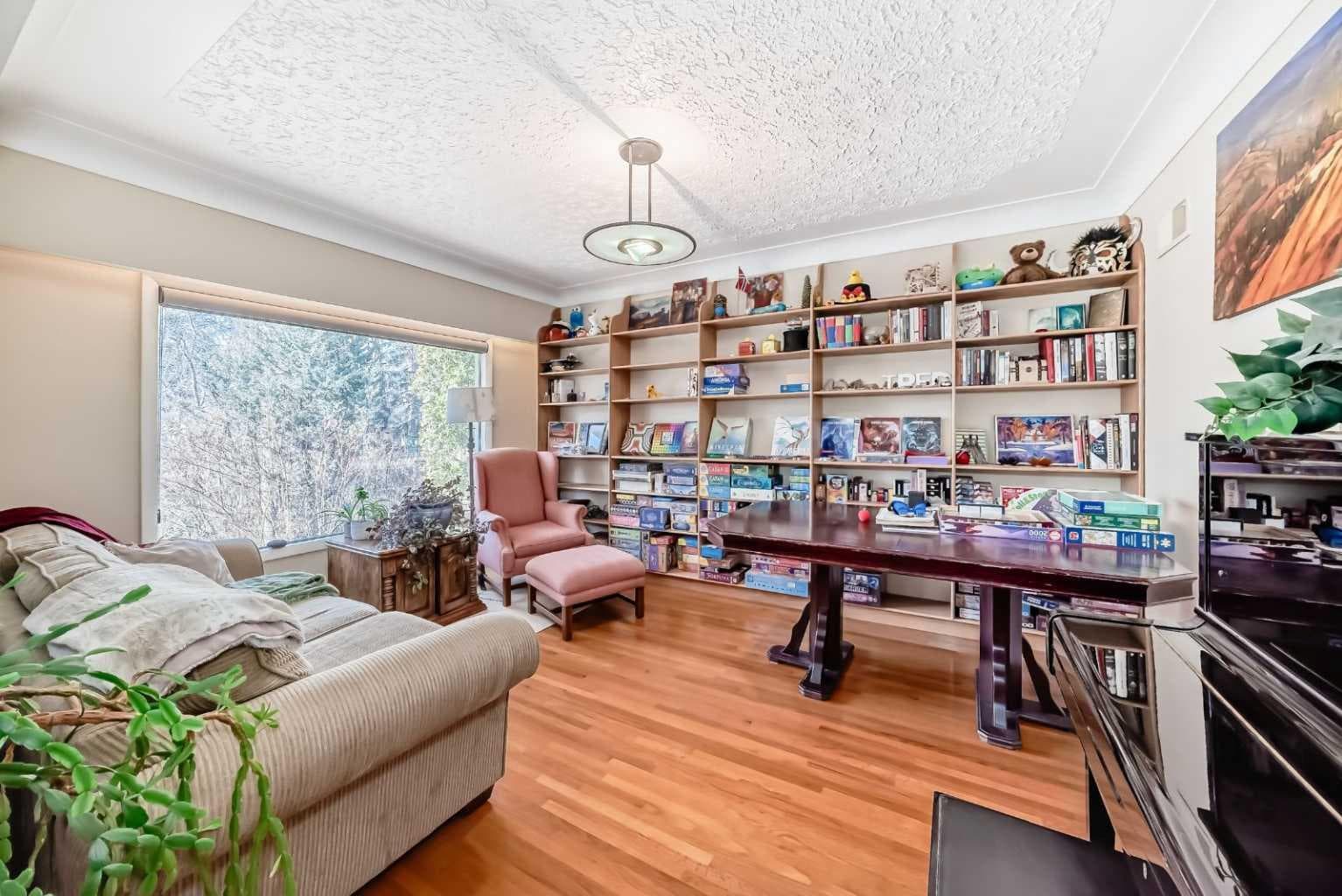 2328 Capitol Hill Crescent NW