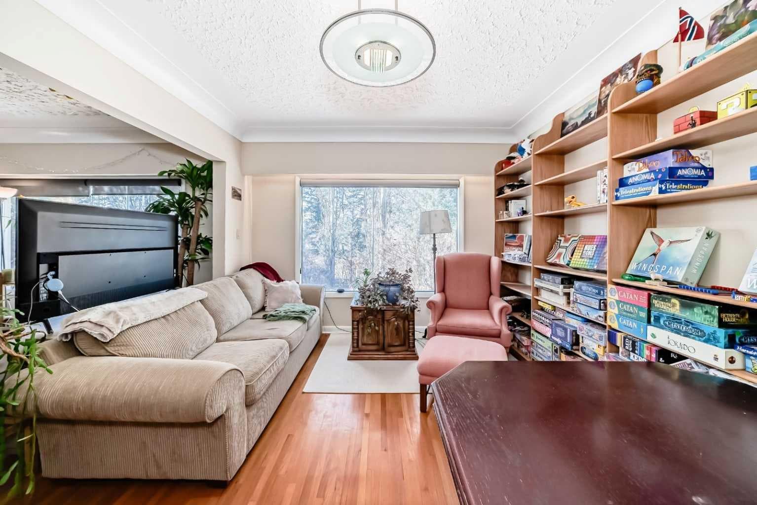 2328 Capitol Hill Crescent NW