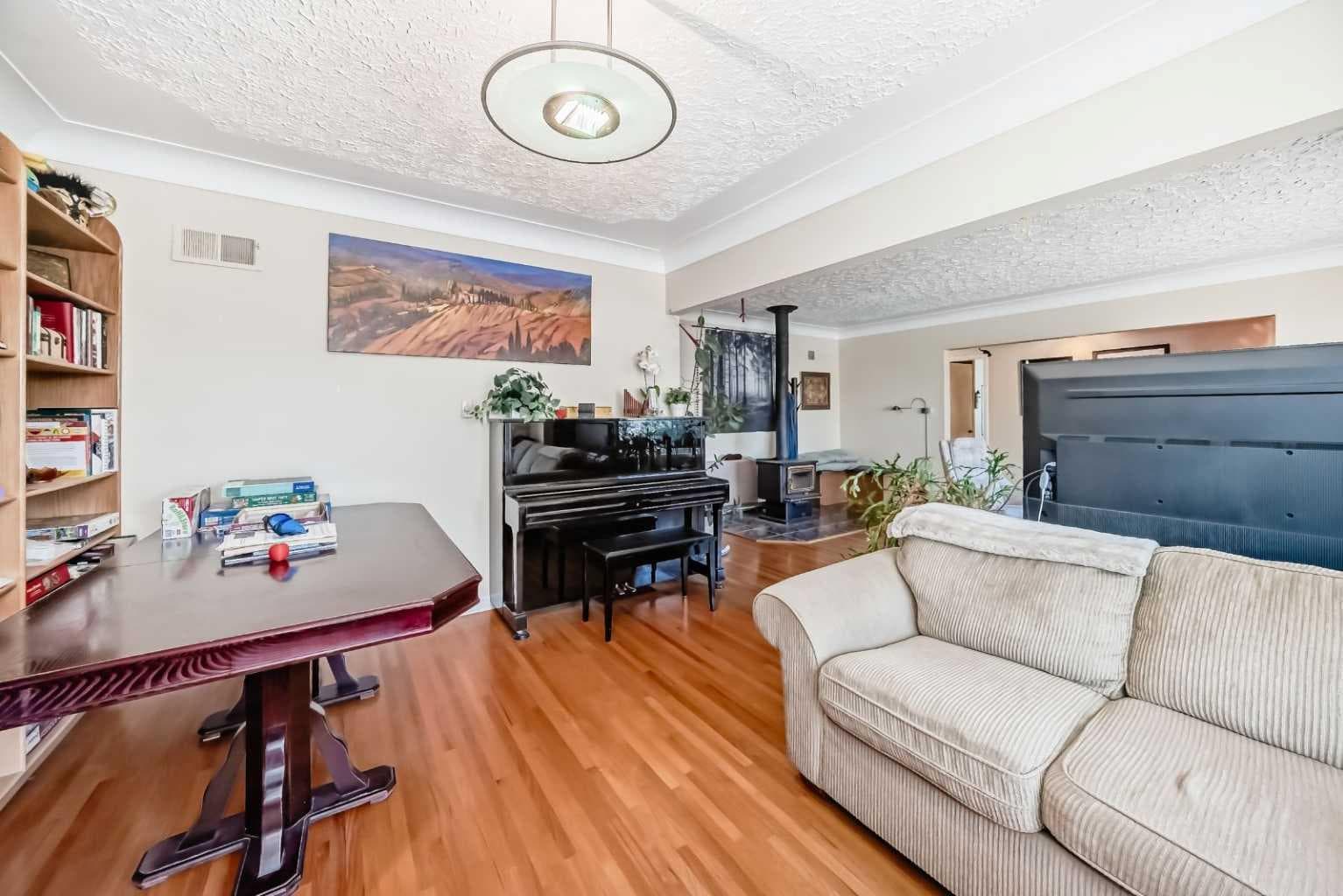 2328 Capitol Hill Crescent NW
