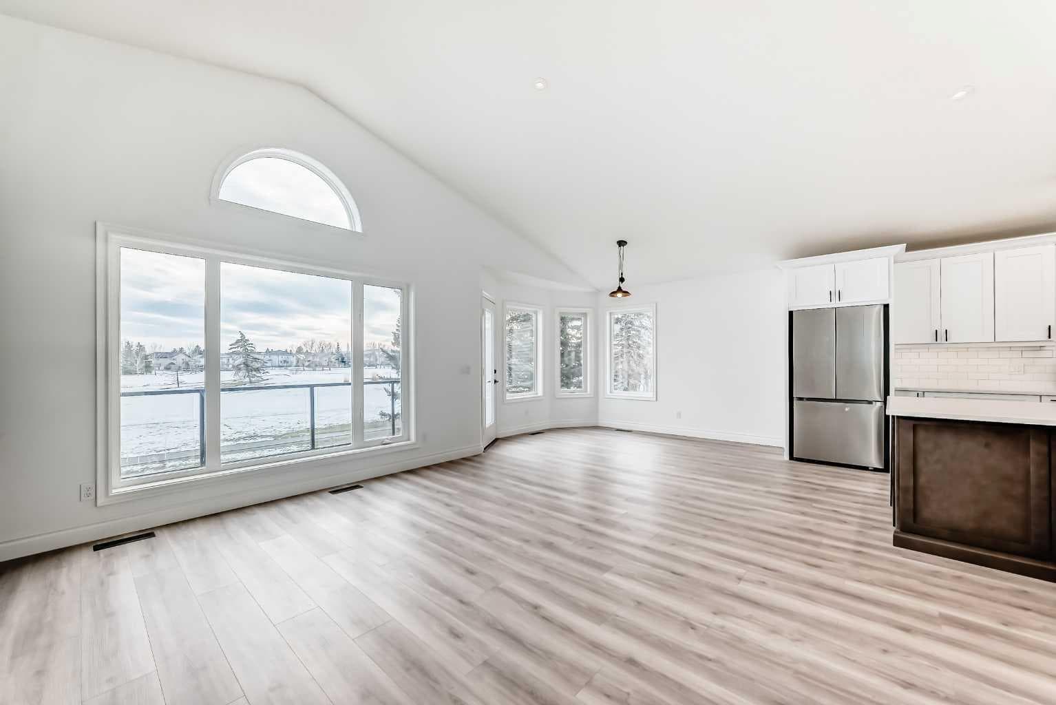 228 Woodside Crescent NW