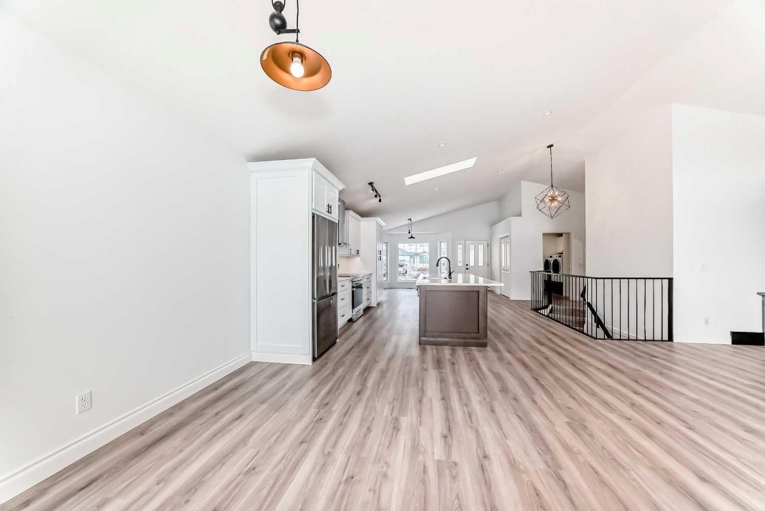 228 Woodside Crescent NW