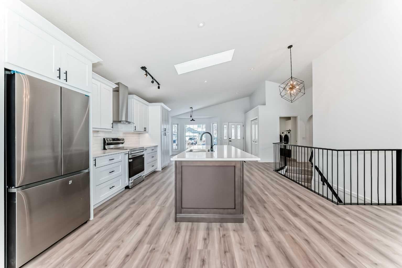 228 Woodside Crescent NW