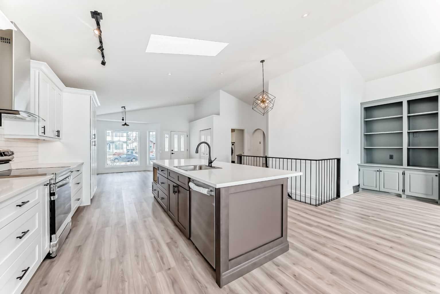 228 Woodside Crescent NW