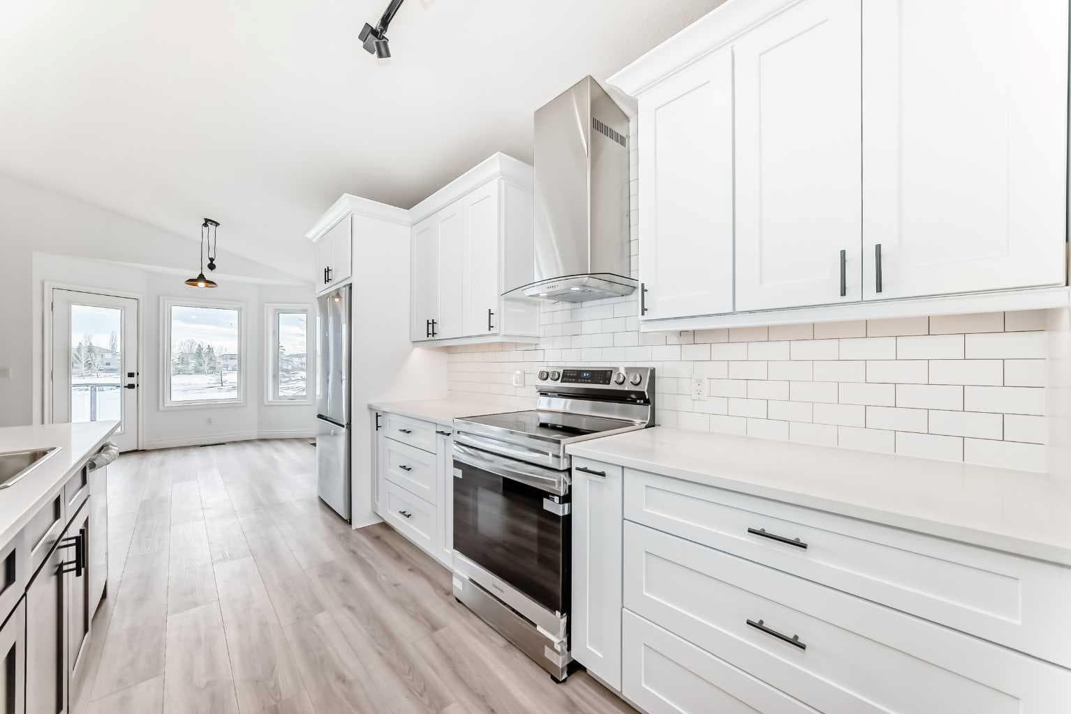 228 Woodside Crescent NW