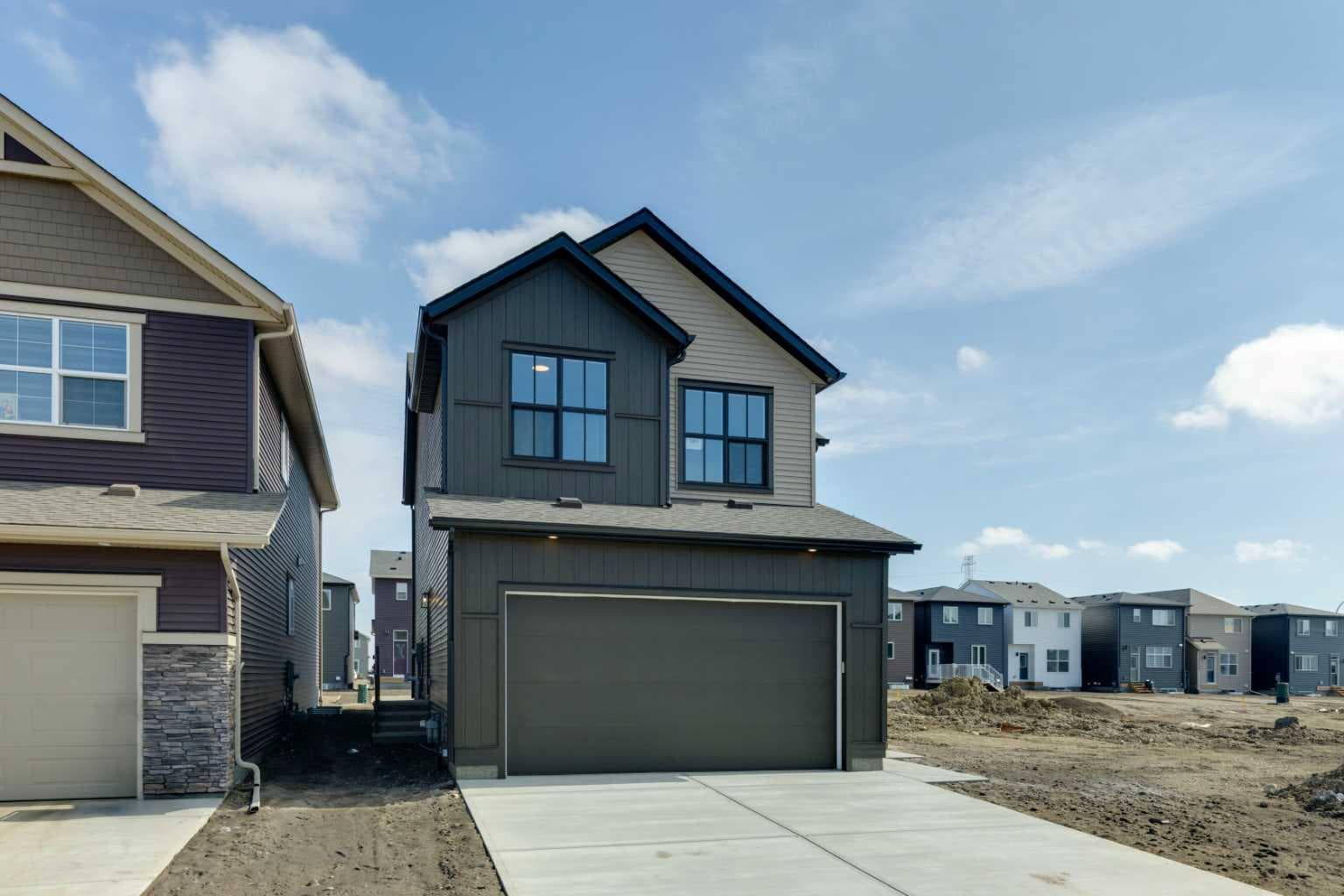302 Hotchkiss Common SE