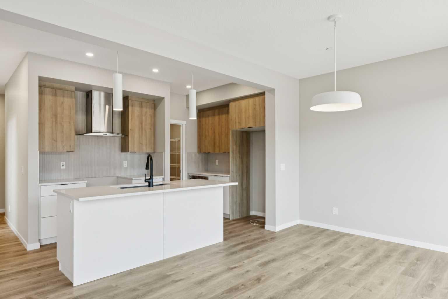 302 Hotchkiss Common SE