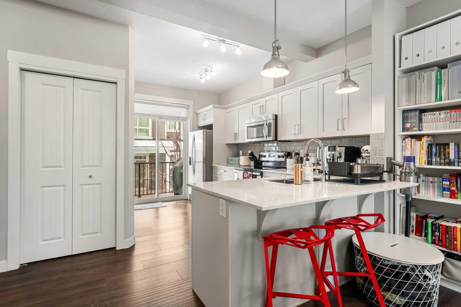 203, 355 Nolancrest Heights NW