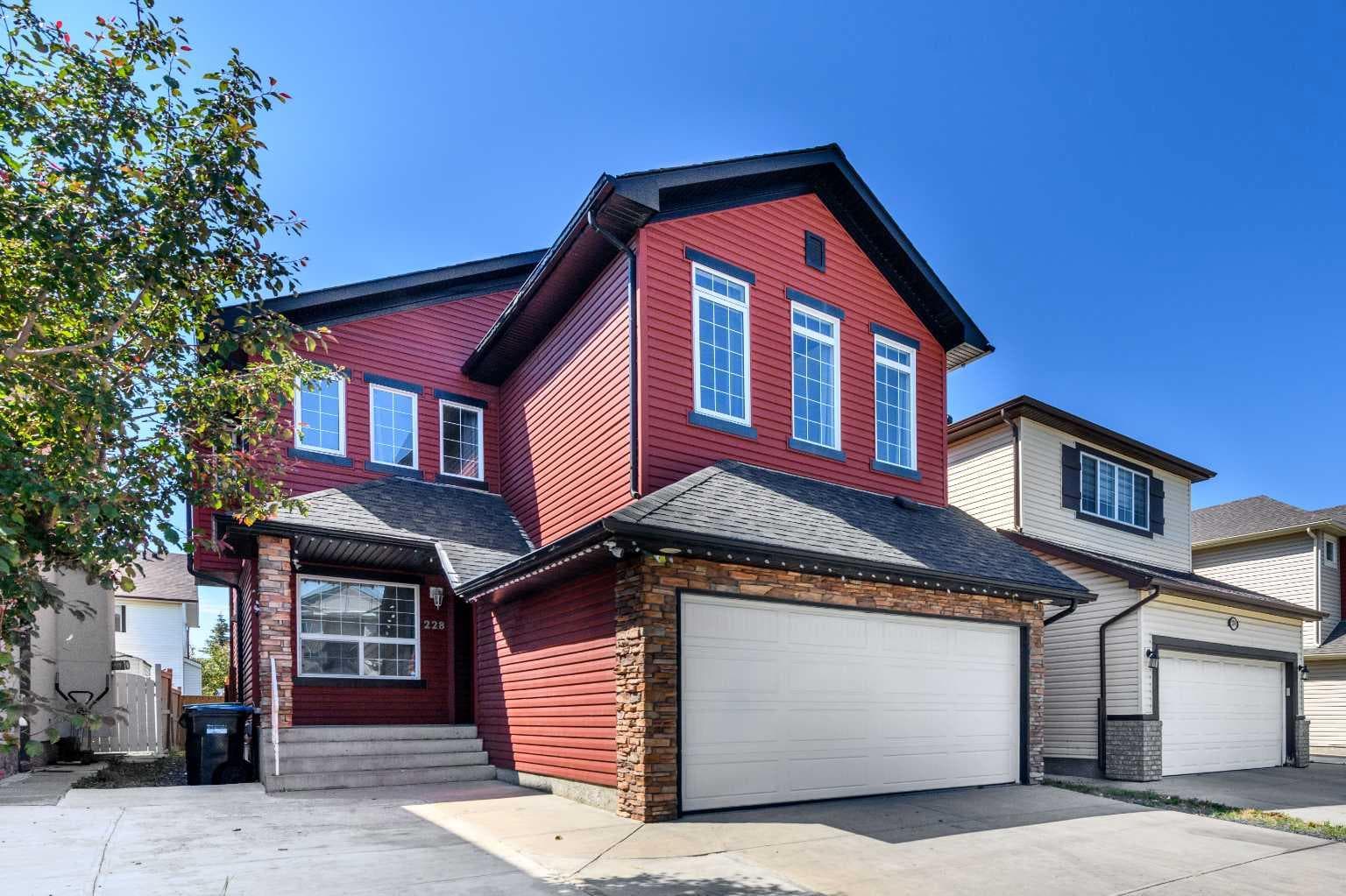 228 SADDLECREST Way NE