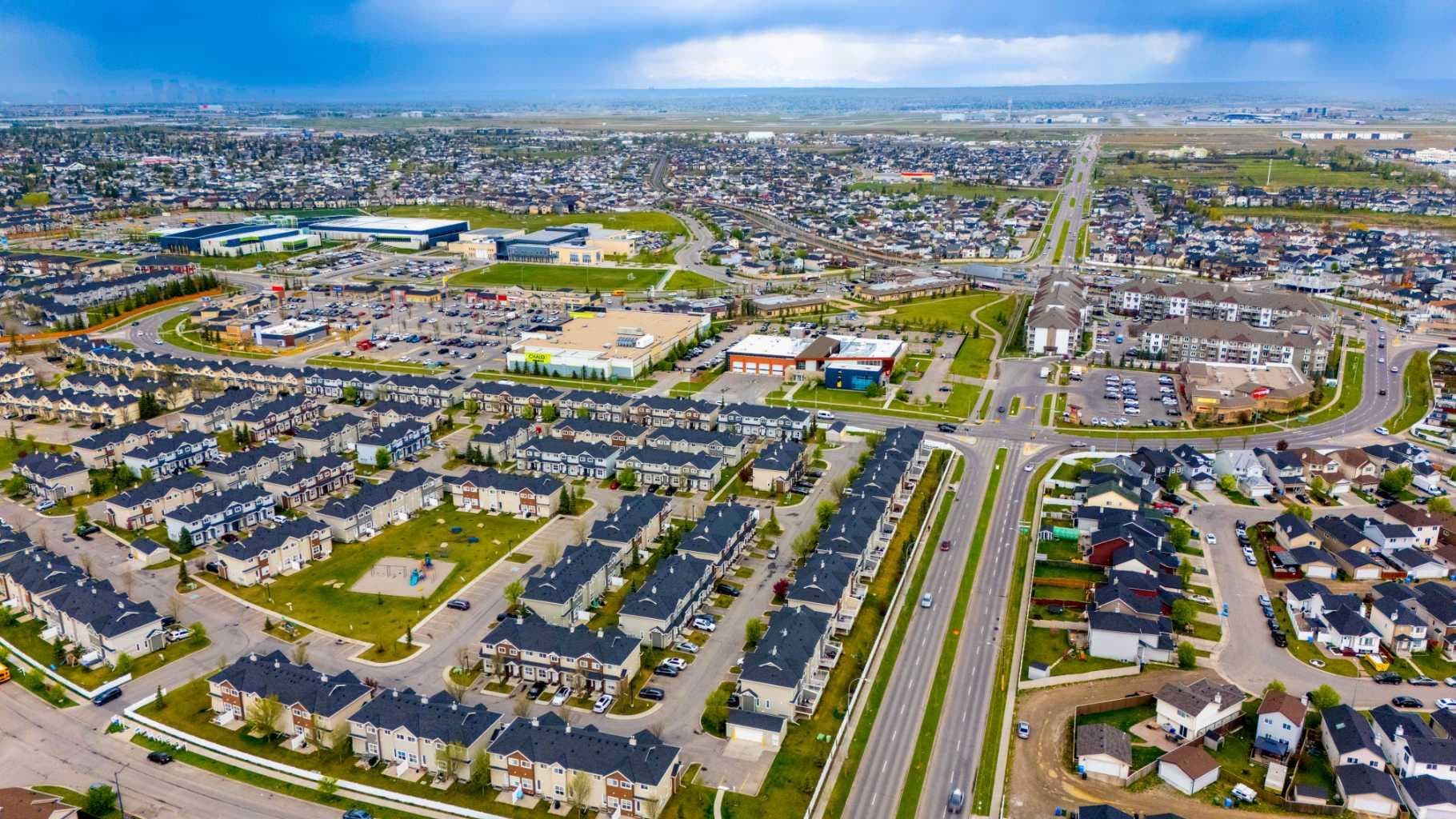 228 SADDLECREST Way NE