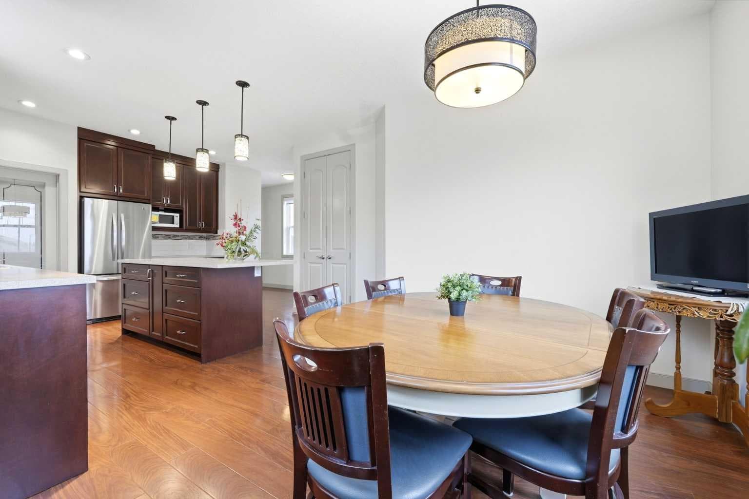 115 Fifth Avenue W