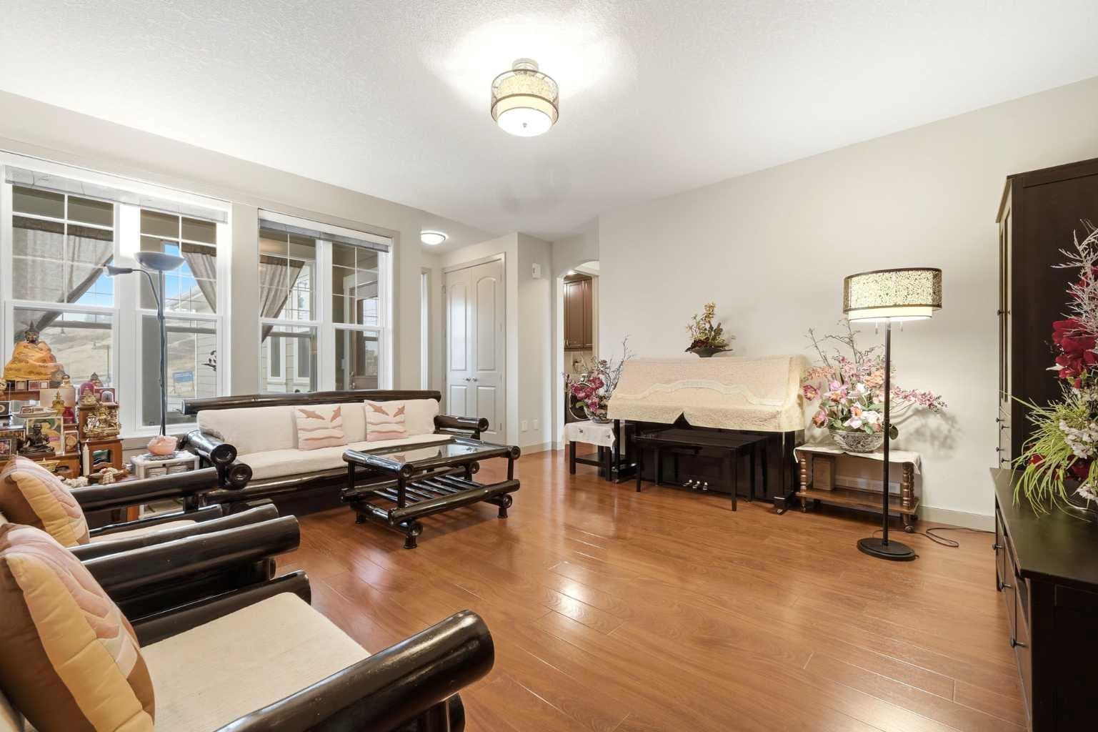 115 Fifth Avenue W