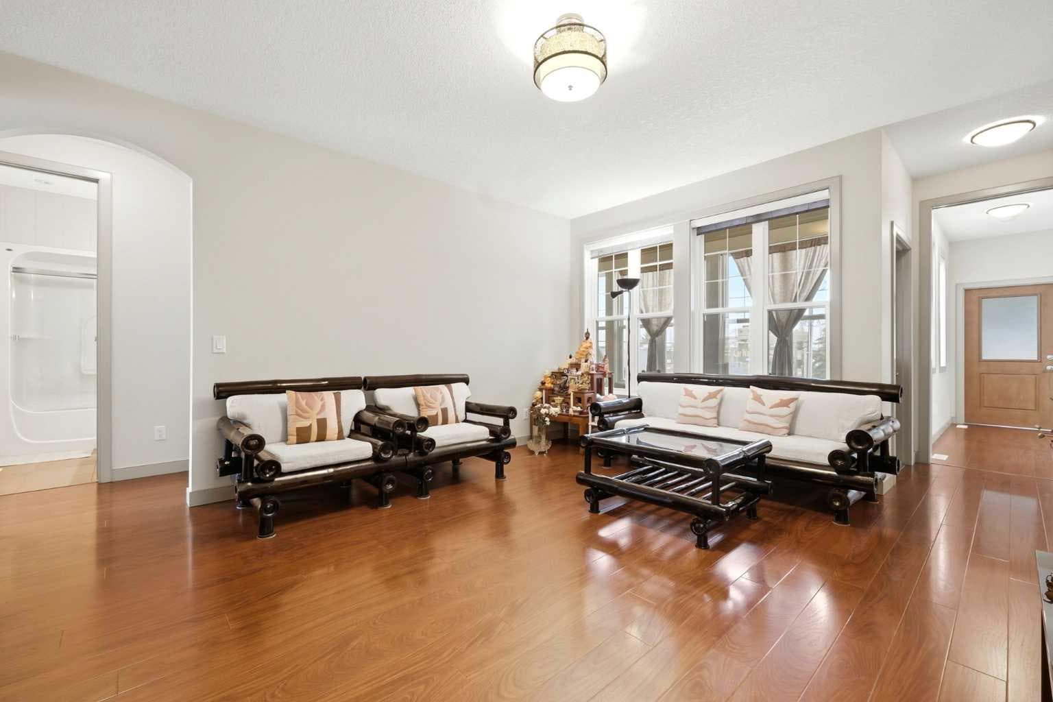 115 Fifth Avenue W