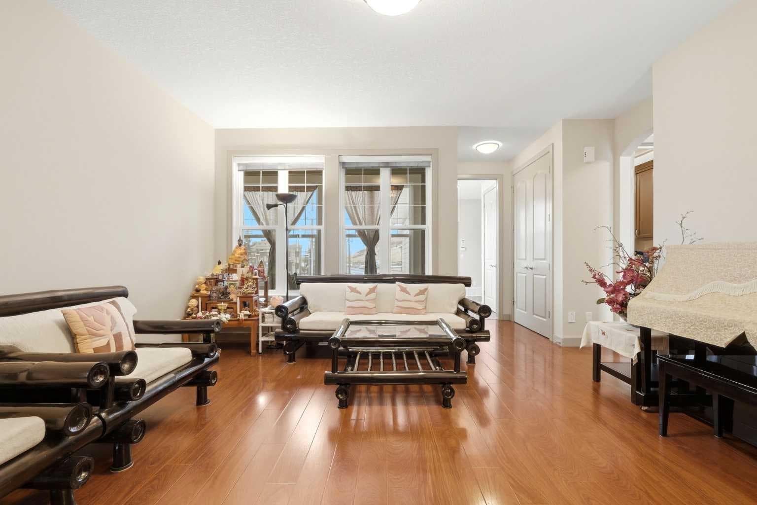115 Fifth Avenue W
