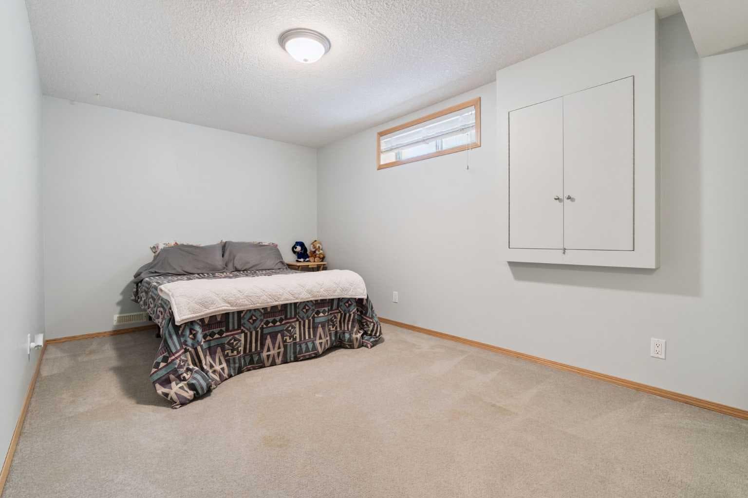 115 Cove Crescent 