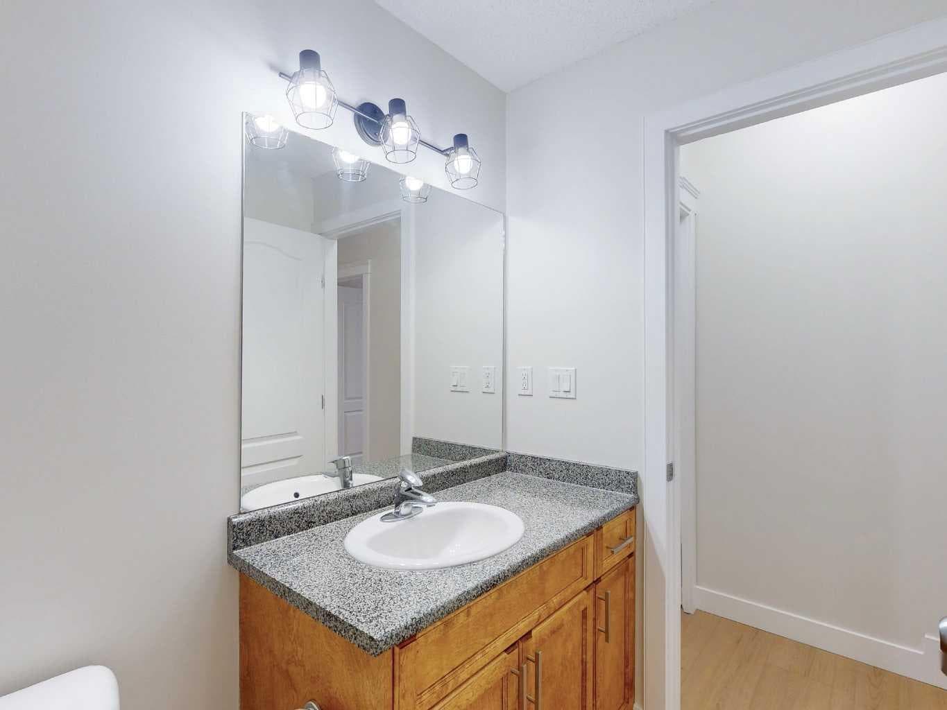1206, 2370 Bayside Road SW
