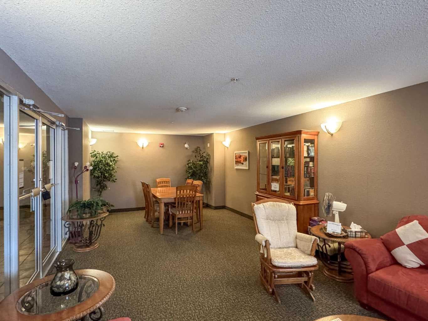 1206, 2370 Bayside Road SW